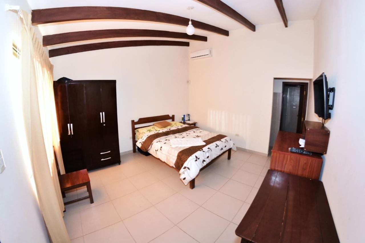 Los Jazmines Hotel Resort Warnes エクステリア 写真