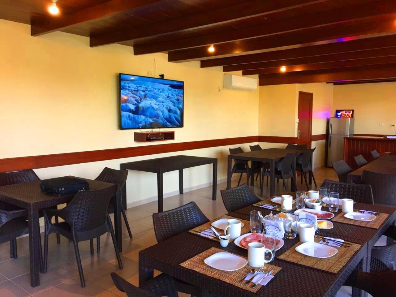 Los Jazmines Hotel Resort Warnes エクステリア 写真
